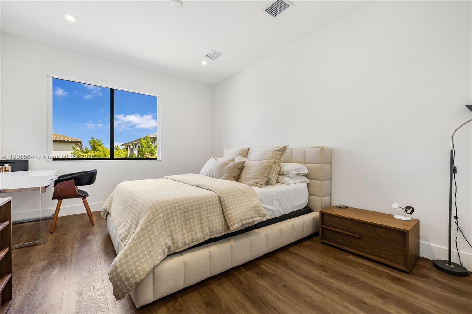 DOWNTOWN DORAL SOUTH PHAS - Residential