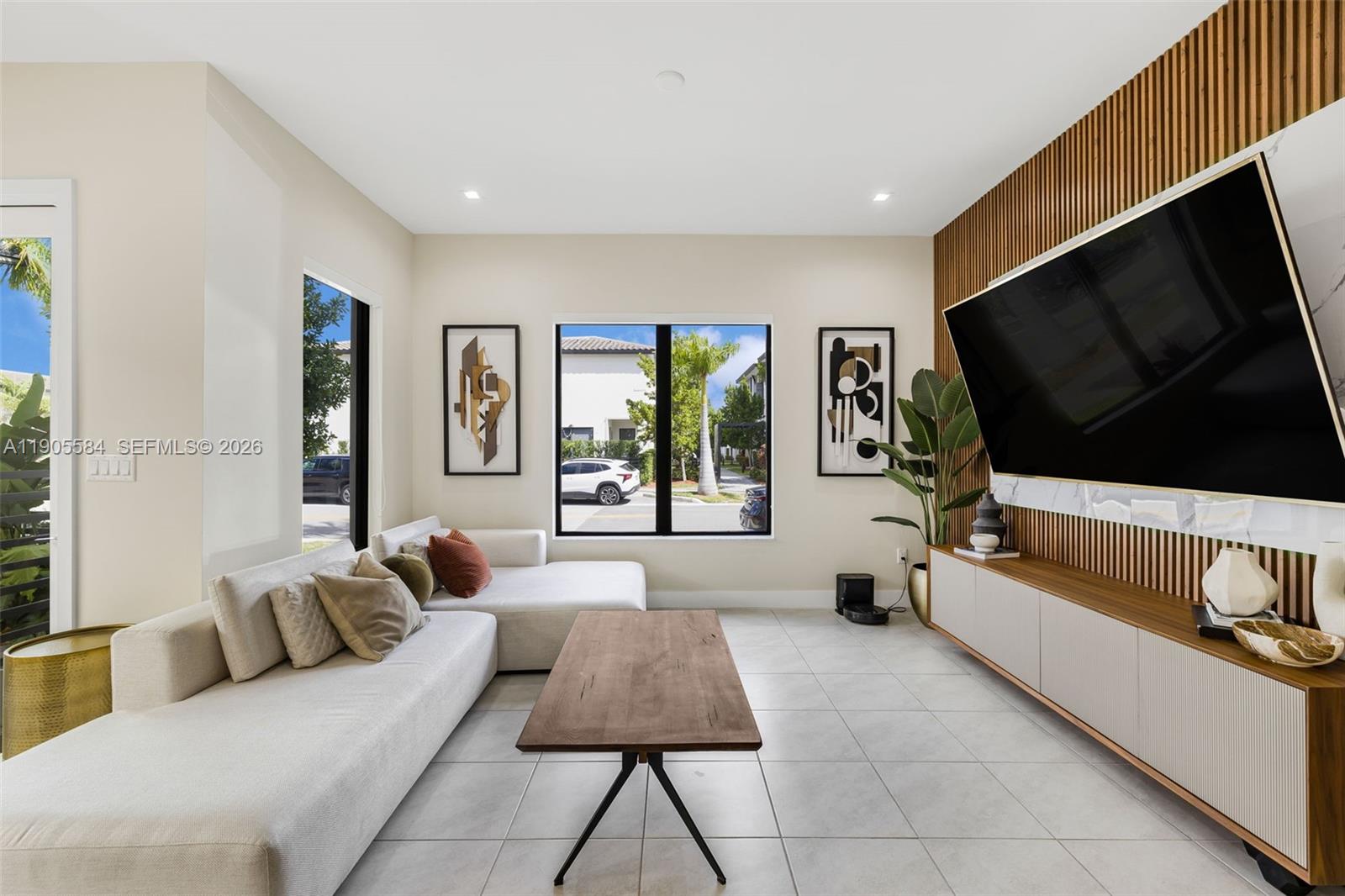 DOWNTOWN DORAL SOUTH PHAS - Residential