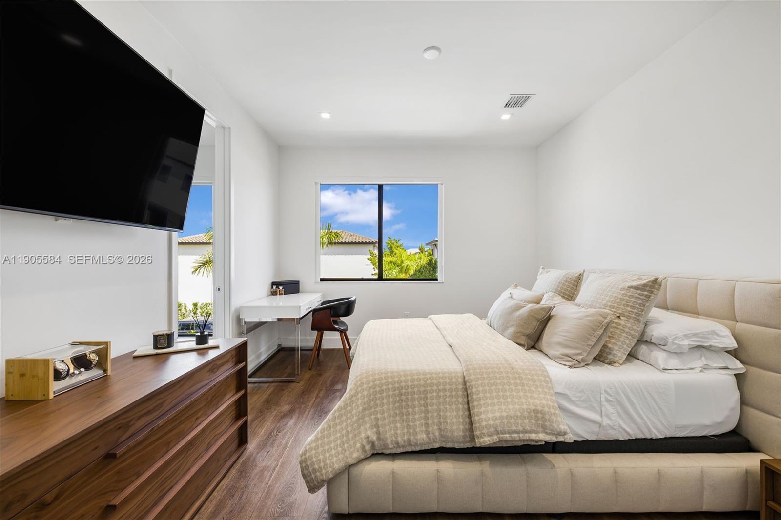 DOWNTOWN DORAL SOUTH PHAS - Residential