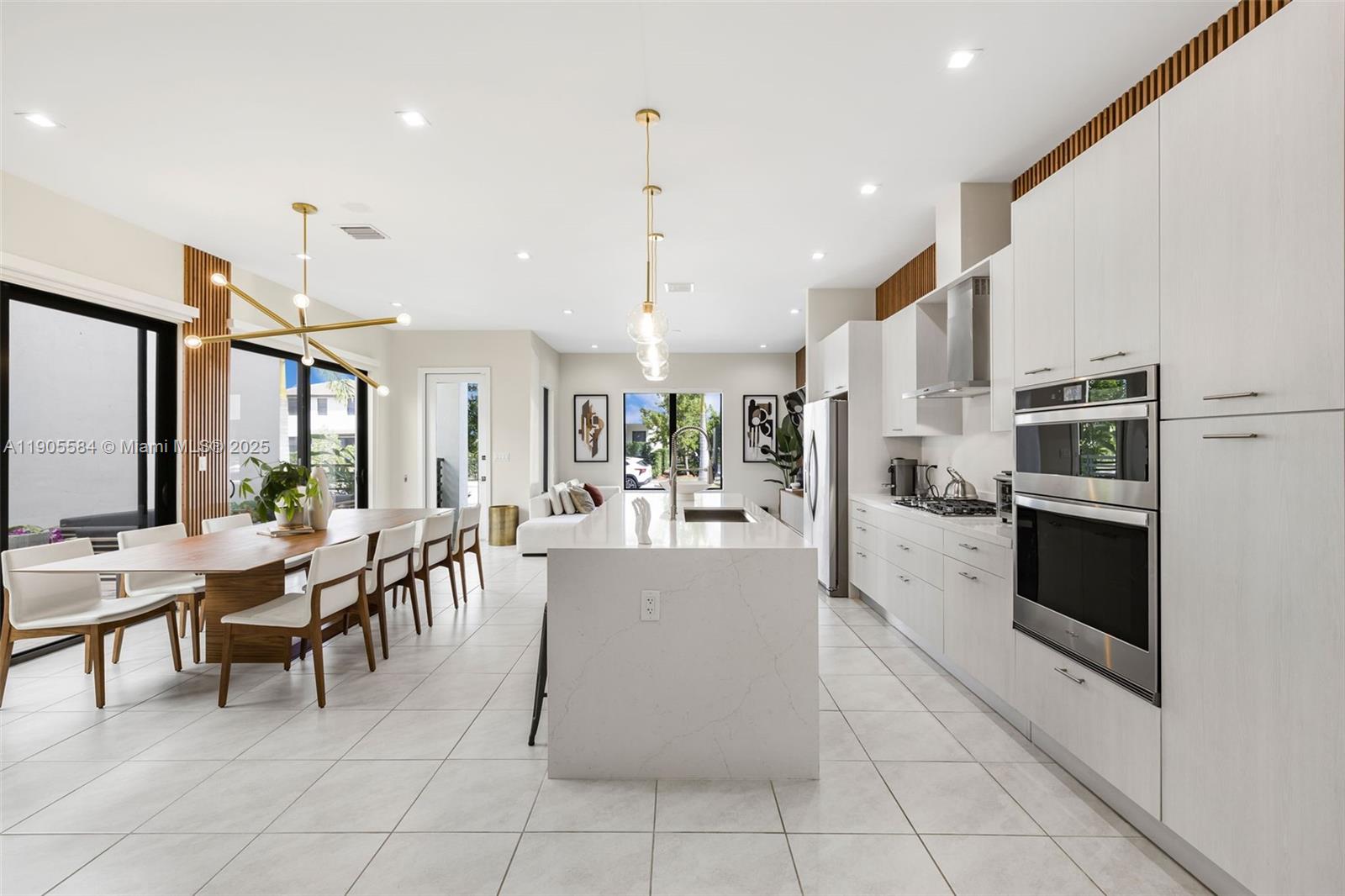 DOWNTOWN DORAL SOUTH PHAS - Residential