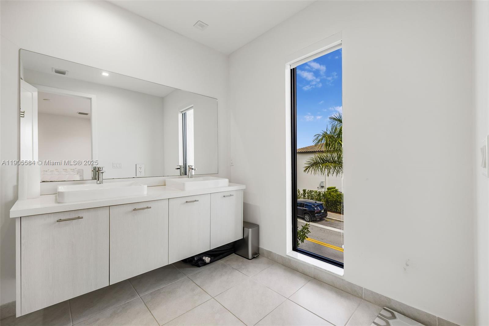 DOWNTOWN DORAL SOUTH PHAS - Residential