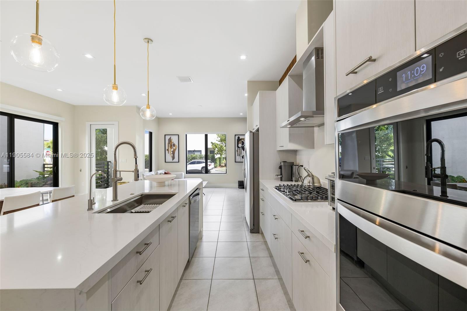 DOWNTOWN DORAL SOUTH PHAS - Residential