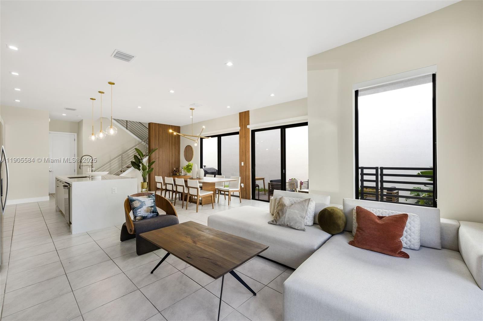 DOWNTOWN DORAL SOUTH PHAS - Residential