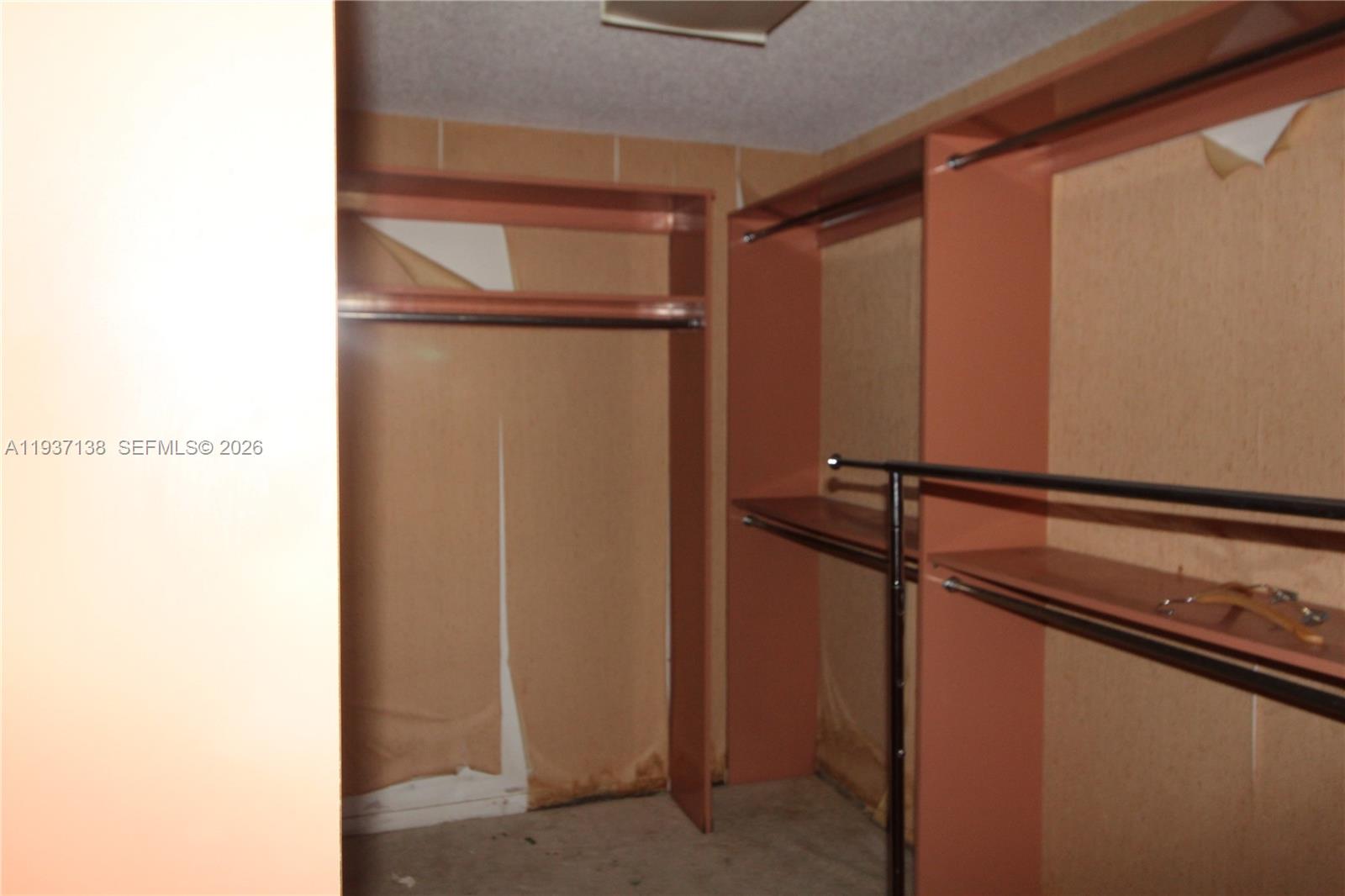 TOWERS OF QUAYSIDE CONDO - Residential