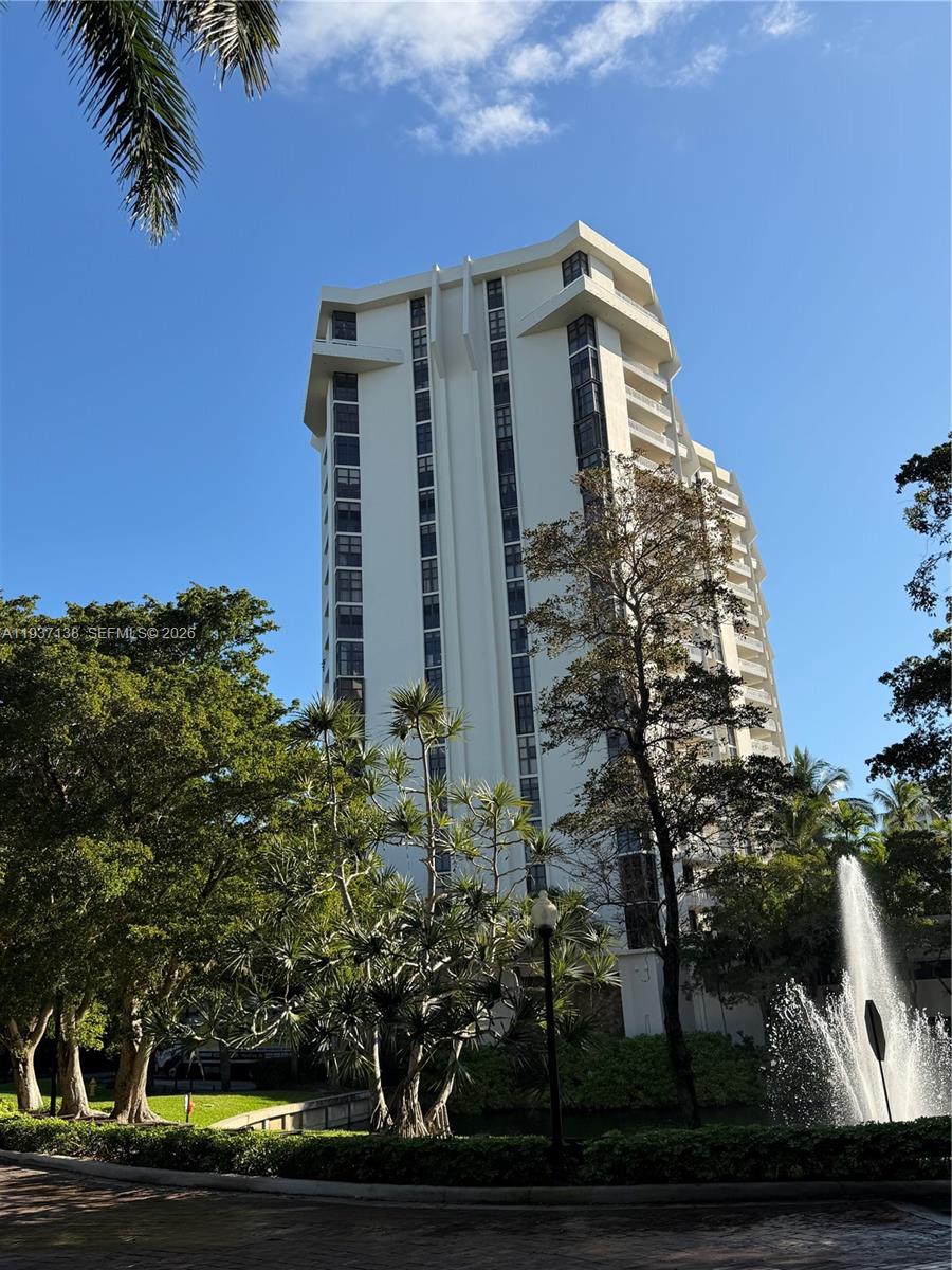 TOWERS OF QUAYSIDE CONDO - Residential