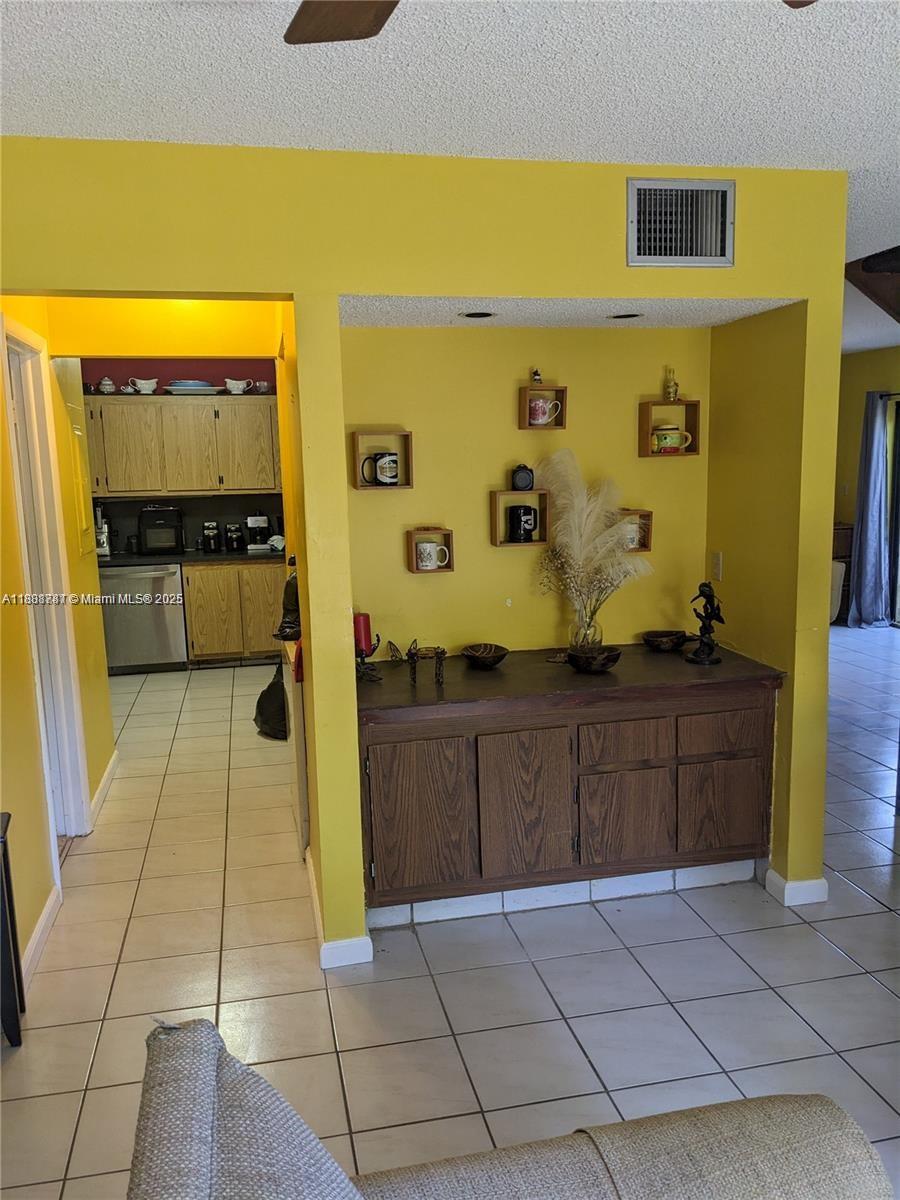 EVERGLADES SUGAR & LAND C - Residential Lease