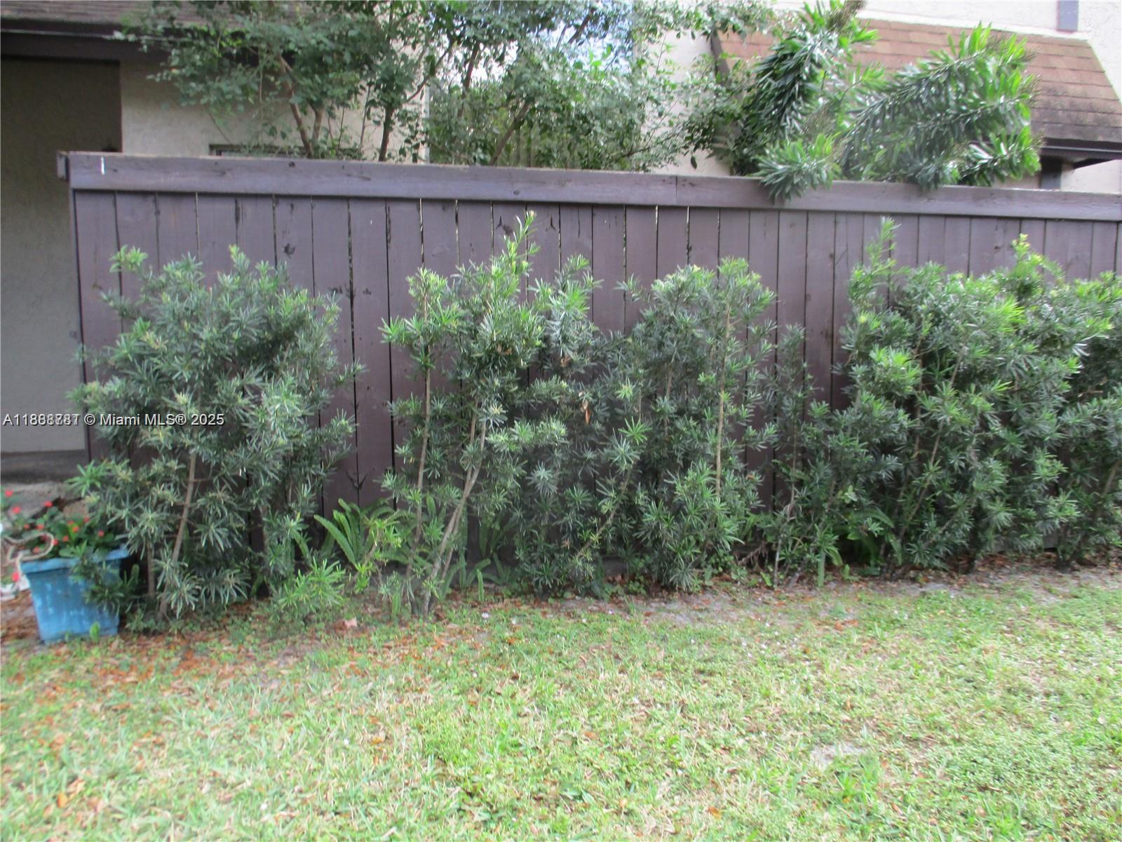 EVERGLADES SUGAR & LAND C - Residential Lease