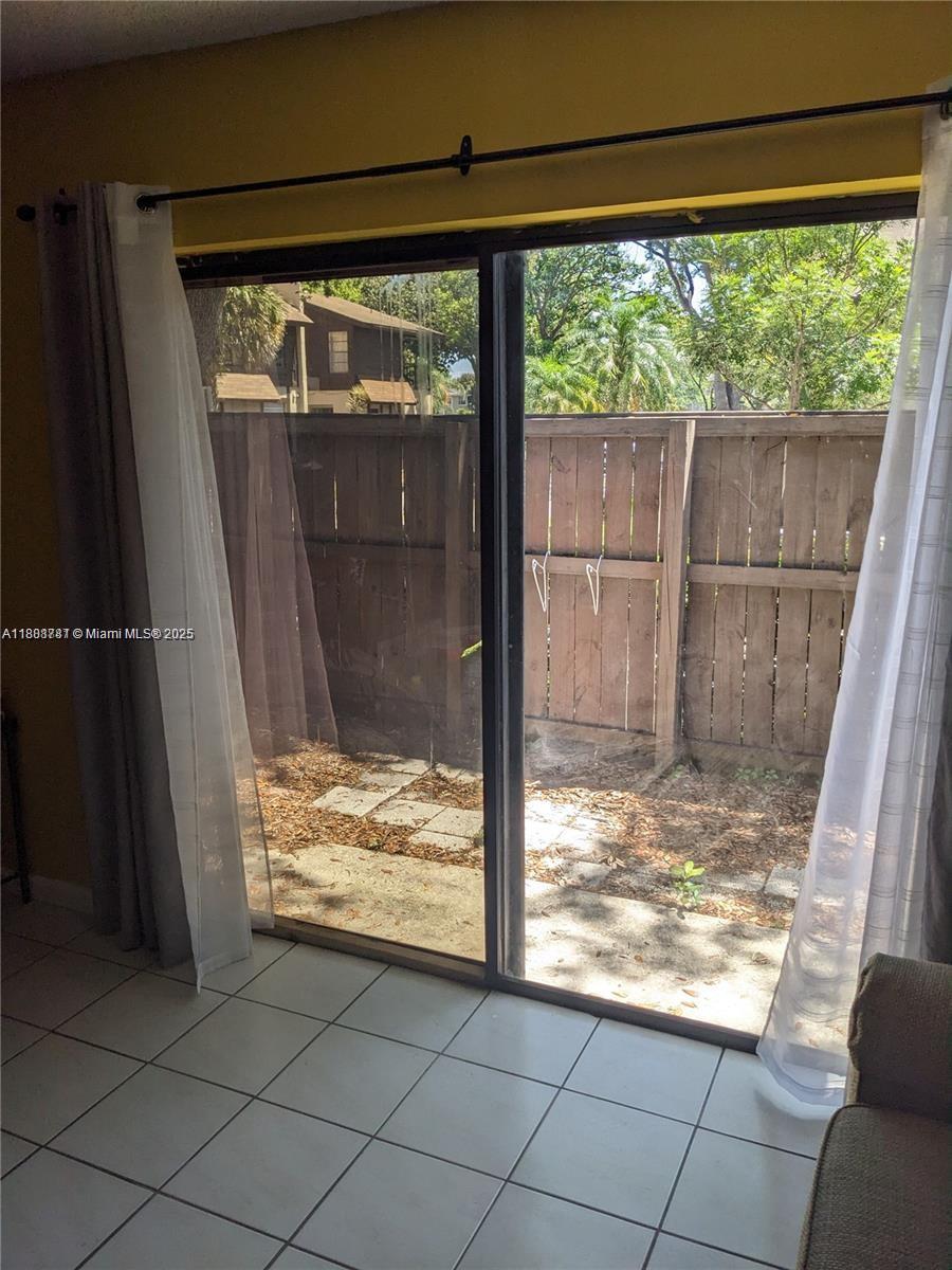 EVERGLADES SUGAR & LAND C - Residential Lease