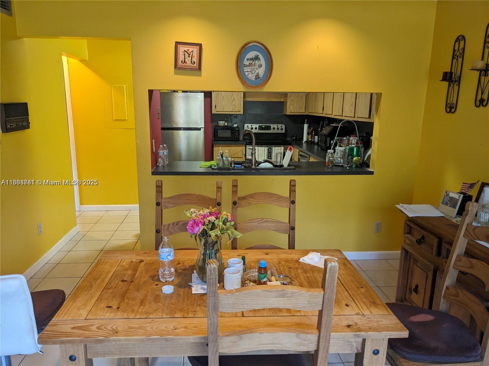 EVERGLADES SUGAR & LAND C - Residential Lease