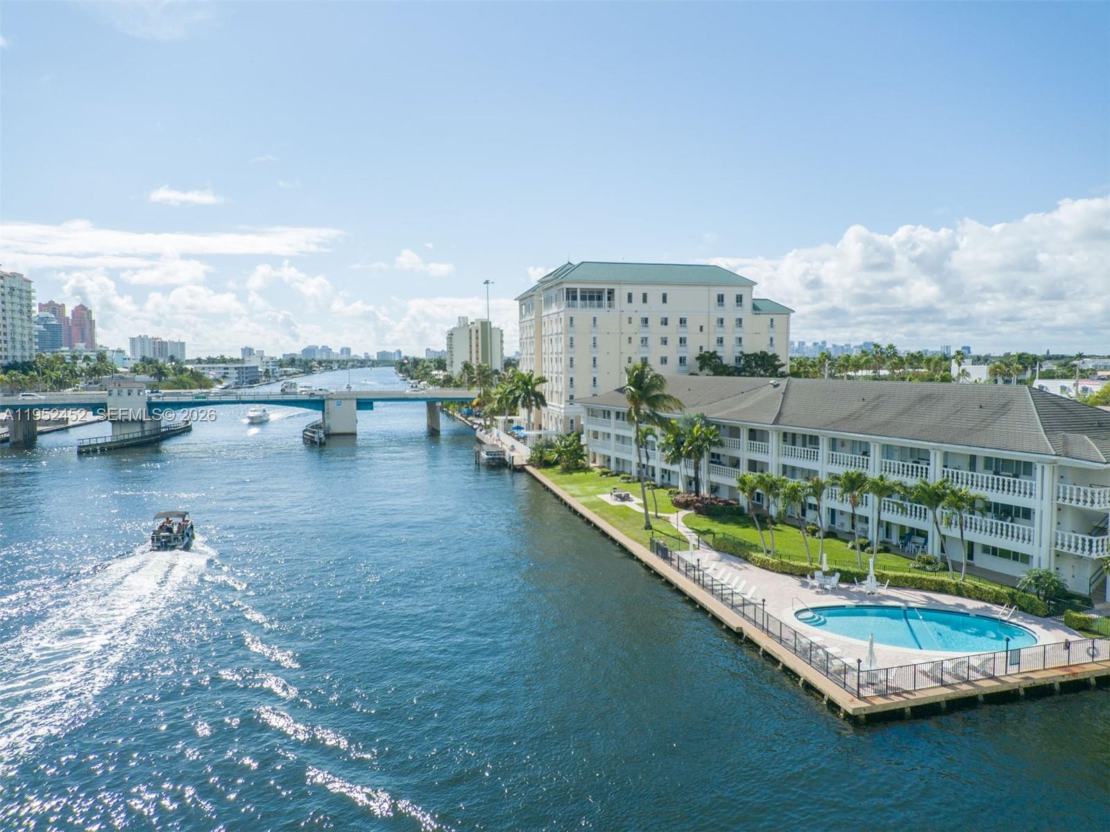 WATERSIDE ON THE INTRACOA - Residential