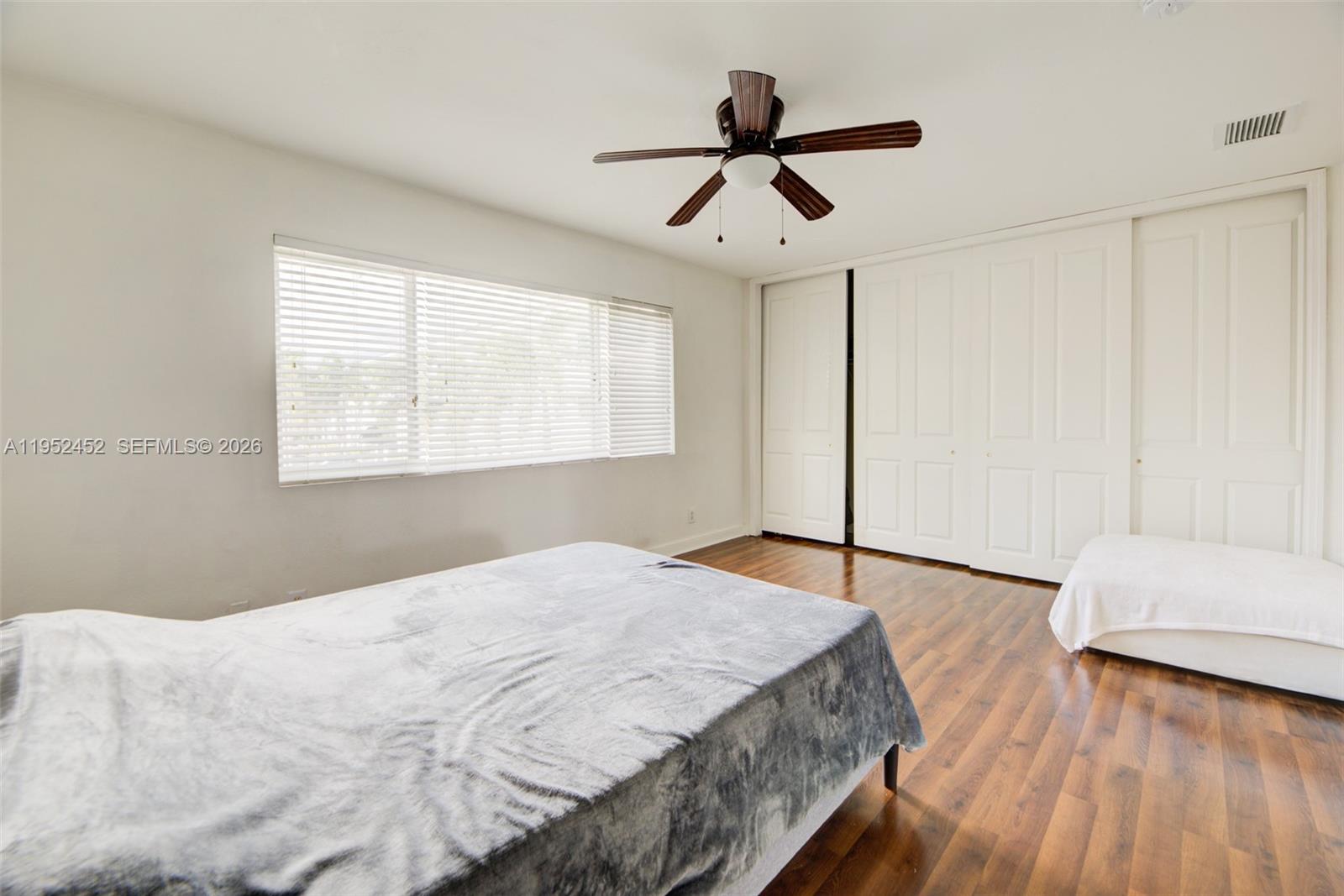 WATERSIDE ON THE INTRACOA - Residential