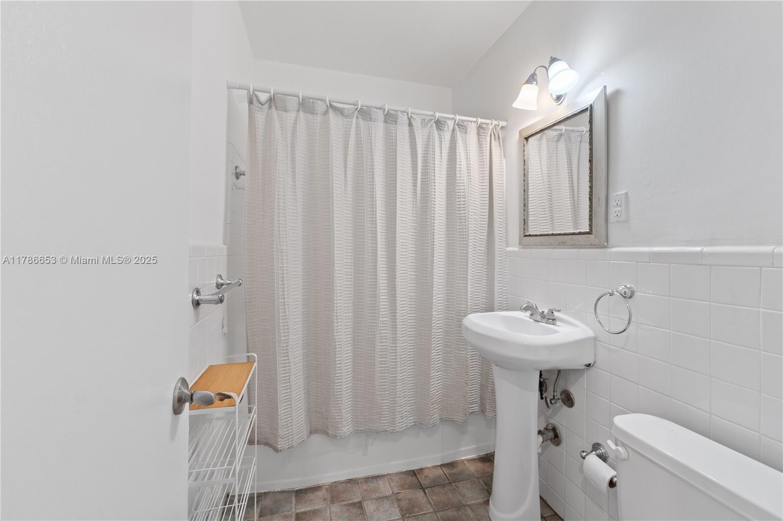 SANTONA CONDO - Residential
