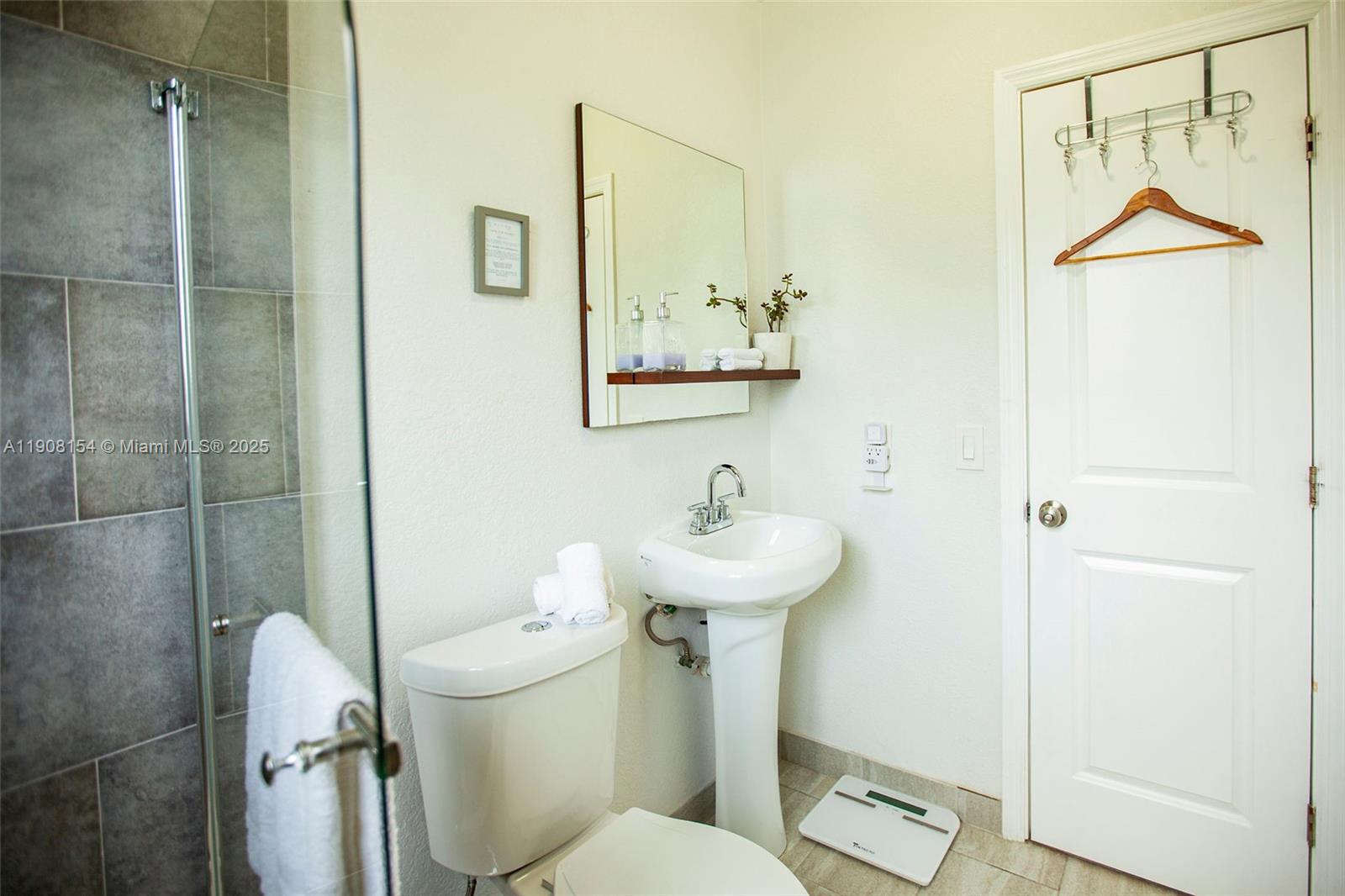 RAILROAD ADDN - Residential Lease