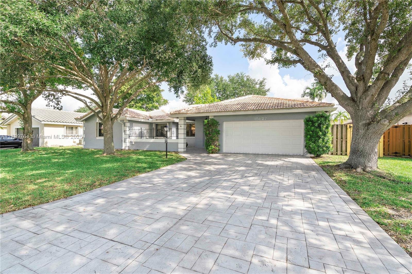 15827 Waverly Mnr