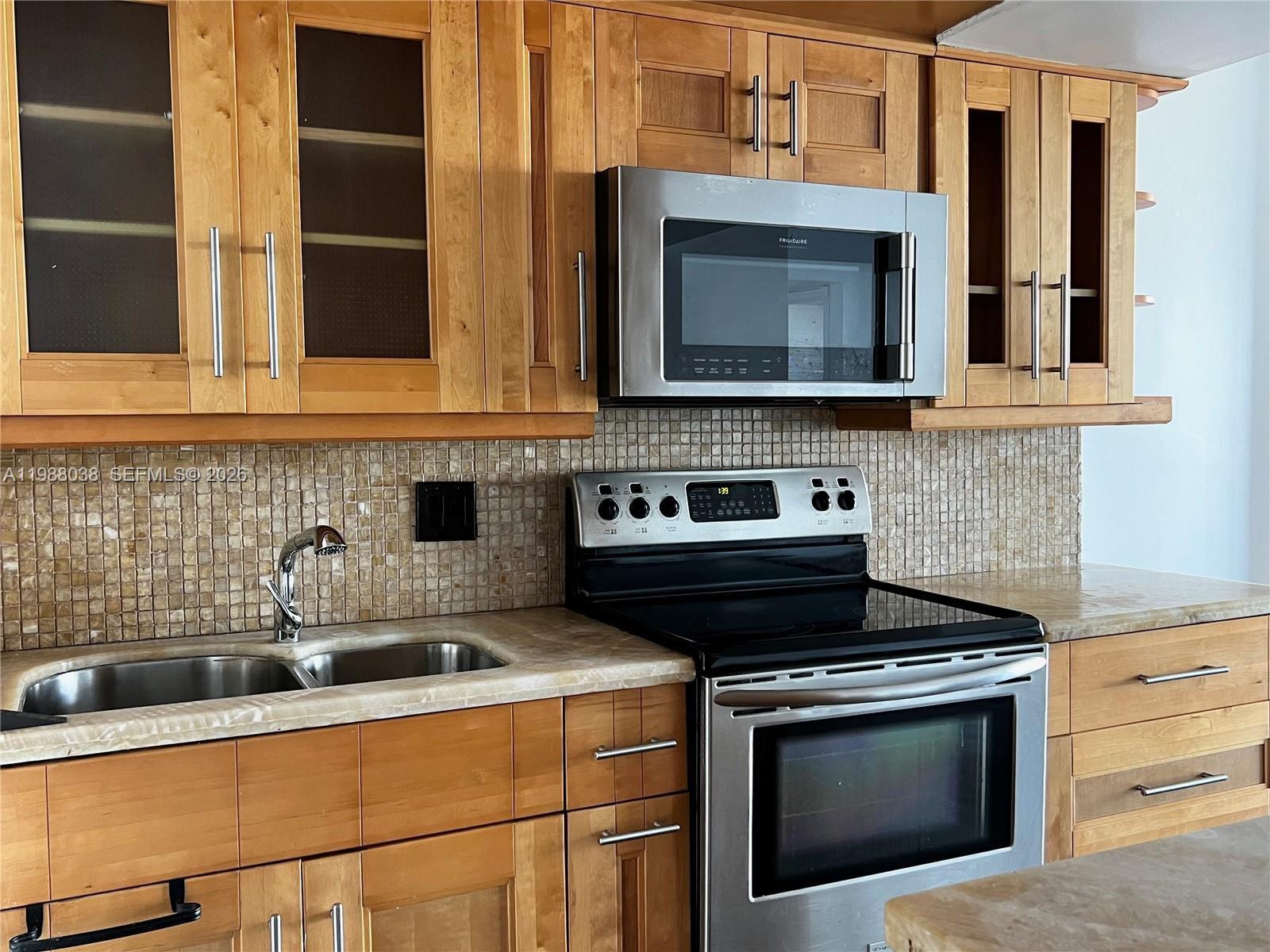 STRATFORD HOUSE CONDO - Residential