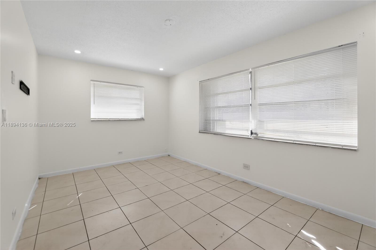 MIRROR LAKE ESTATES SEC S - Residential Lease