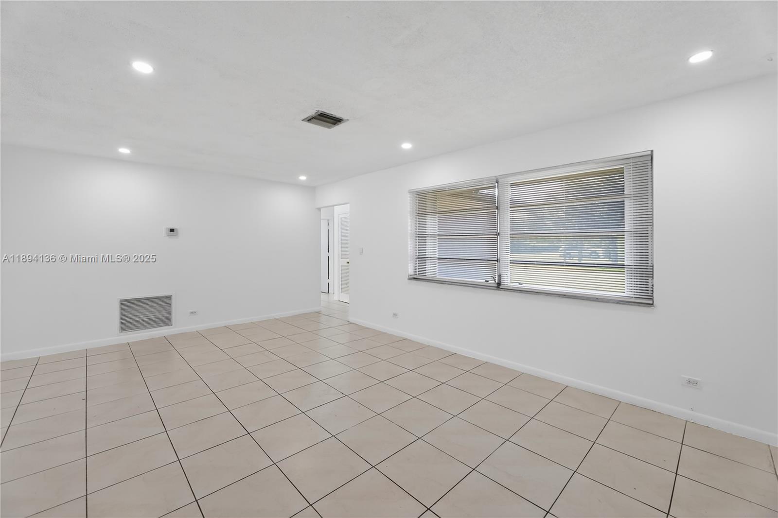 MIRROR LAKE ESTATES SEC S - Residential Lease