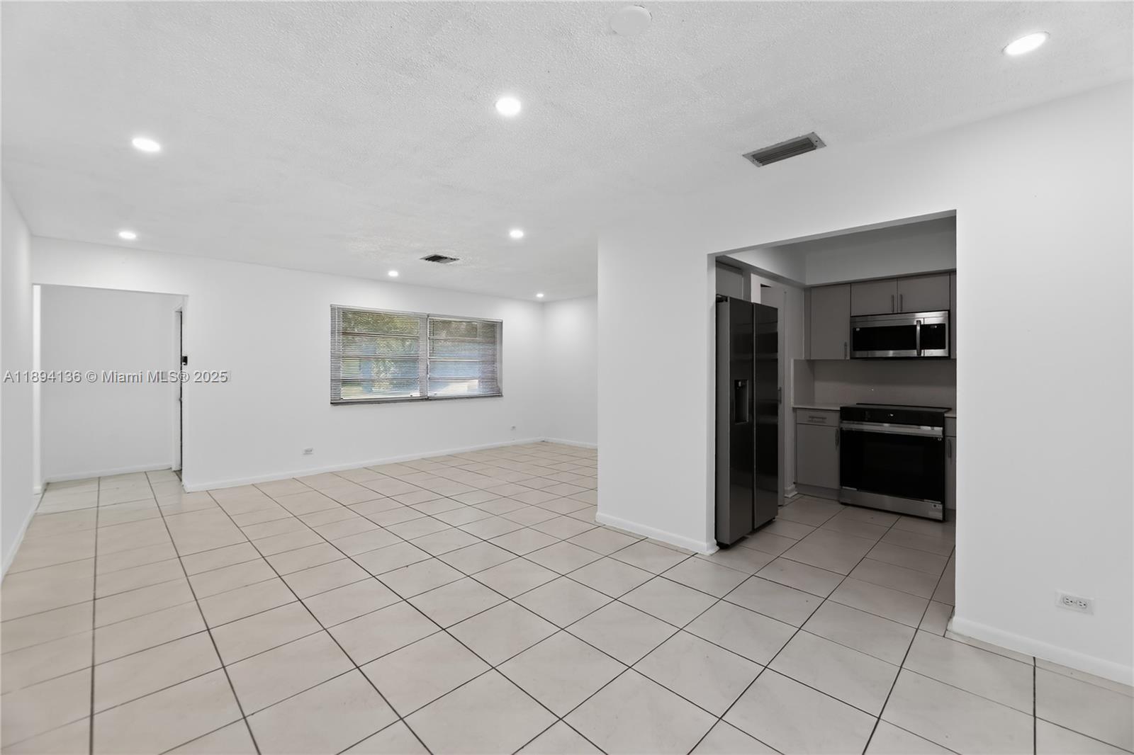 MIRROR LAKE ESTATES SEC S - Residential Lease