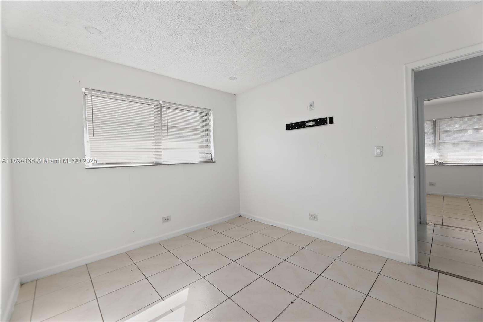 MIRROR LAKE ESTATES SEC S - Residential Lease