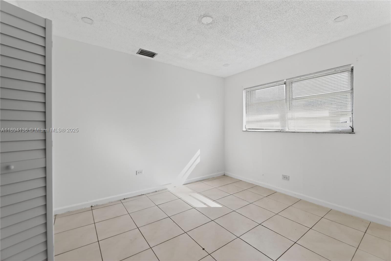 MIRROR LAKE ESTATES SEC S - Residential Lease