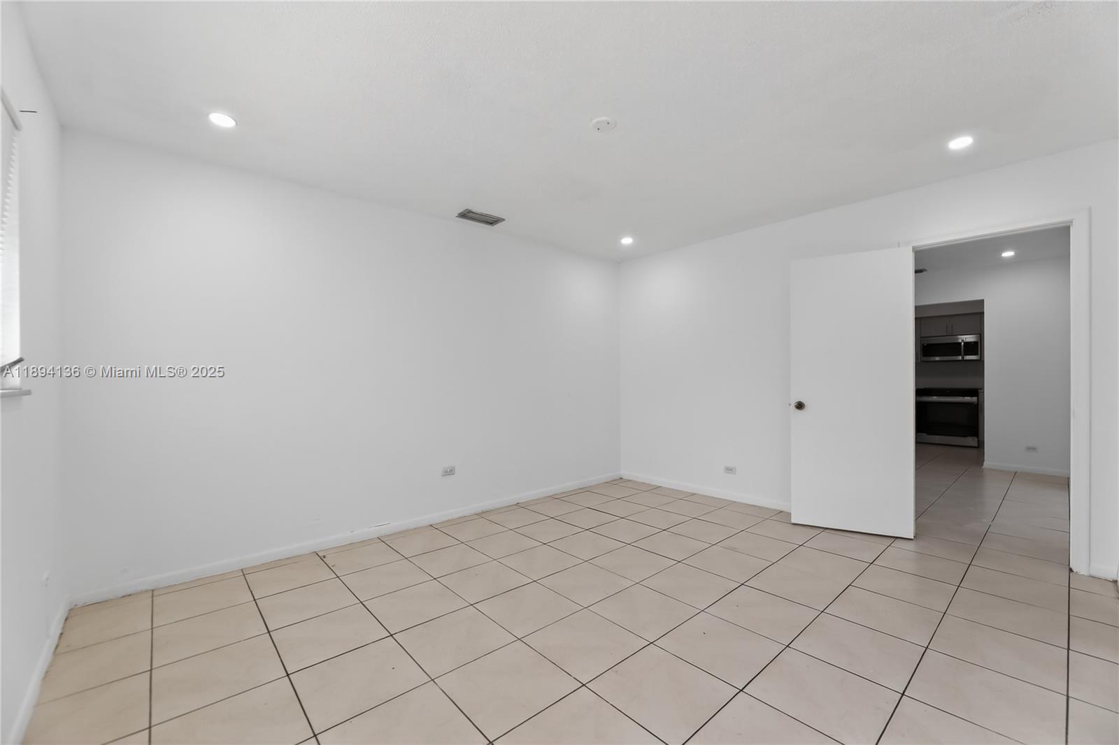 MIRROR LAKE ESTATES SEC S - Residential Lease