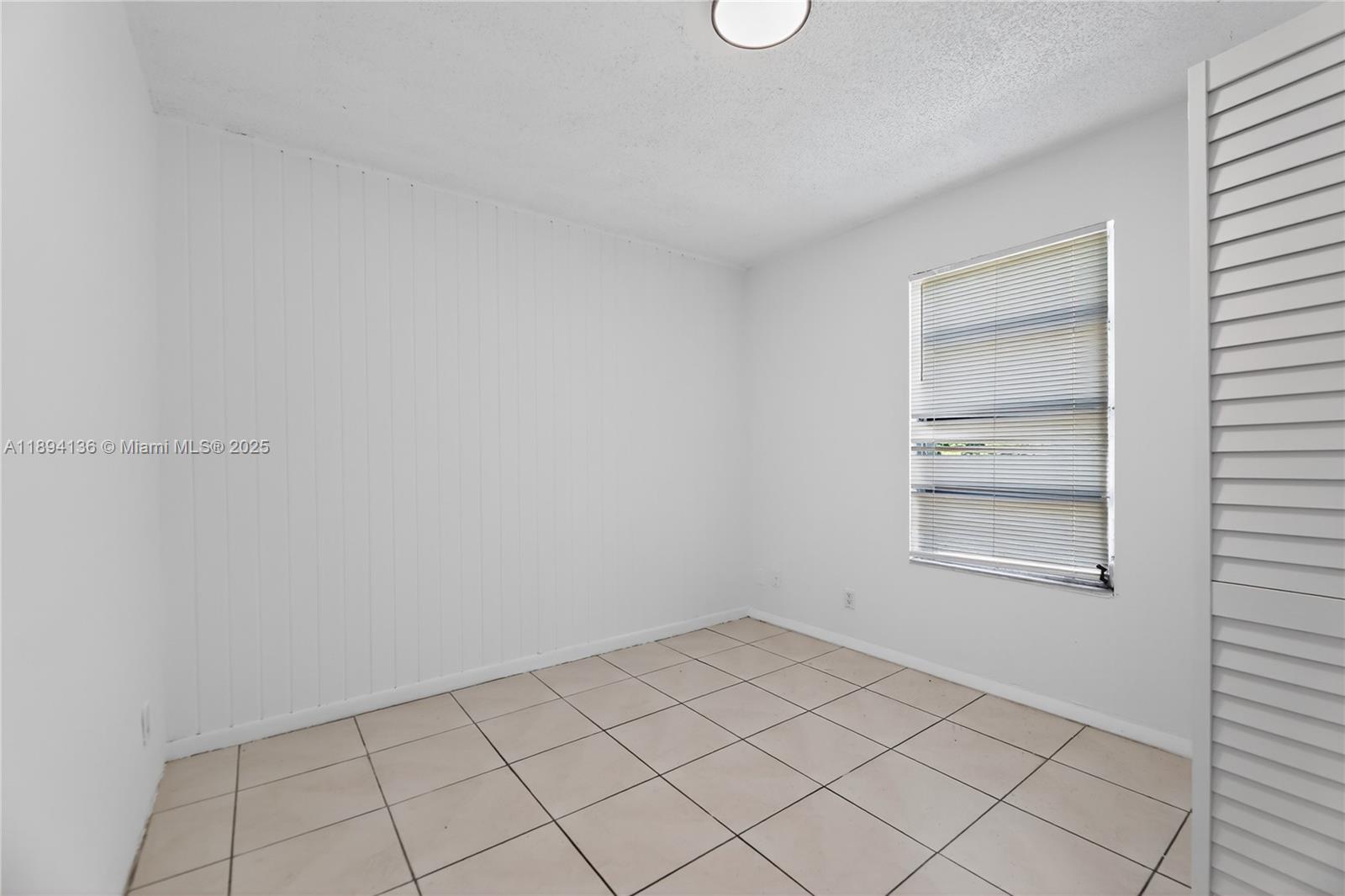 MIRROR LAKE ESTATES SEC S - Residential Lease