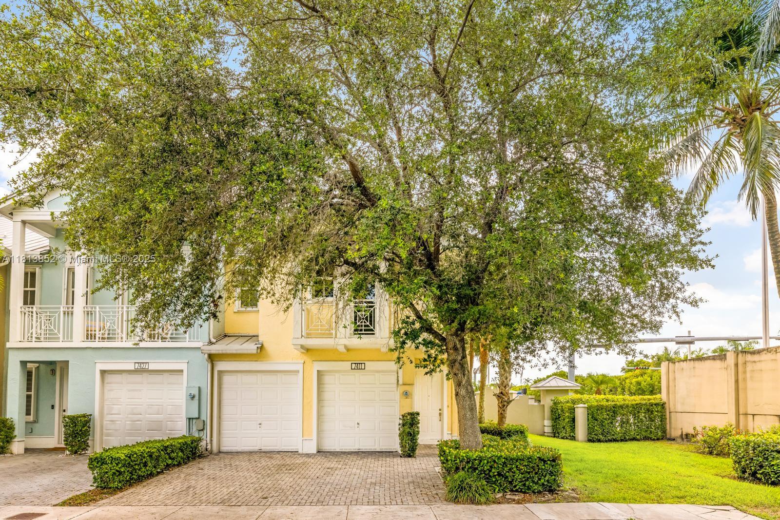 7411 Nw 114th Ct, Doral, Miami-Dade County, Florida - 4 Bedrooms  
4 Bathrooms - 