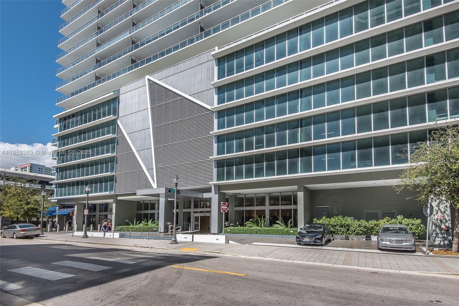 BEST LOCATION in the heart of Brickell. Steps to Mary Brickell Village. Luxury building designed by award winning
Arquitectonica. Featuring Fitness Center, infinity, Pool, Spa, playroom, Business Center, BBQ area and more.
BRAND NEW FLOORS 2 bedrooms/2 bathrooms unit, Contemporary European cabinetry, Stainless steel appliances.
This unit has the advantage that comes with a tandem parking space for two Cars. Enjoy the urban living of AXIS.
2 parking spaces (tandem) and 1 storage room.