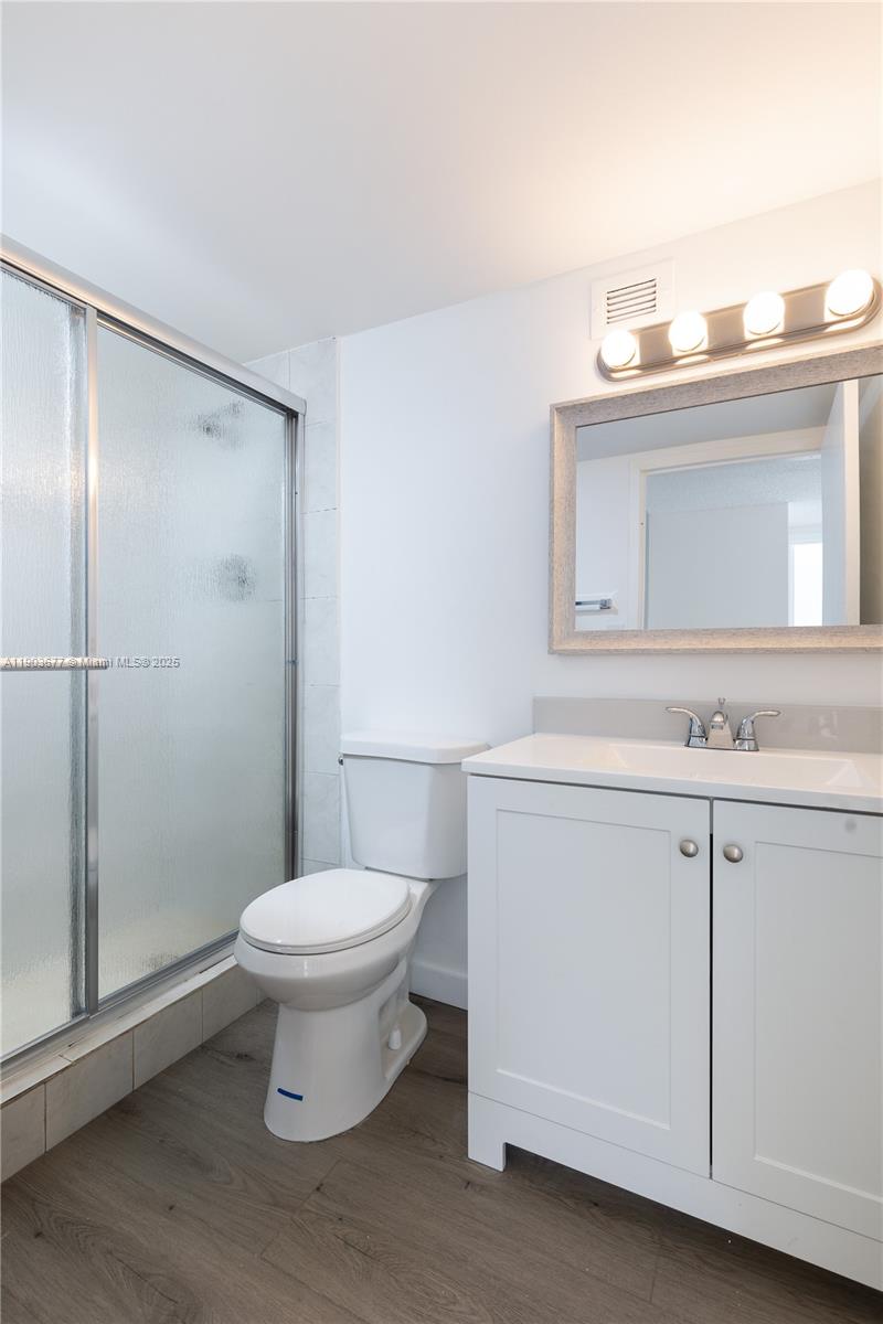 PLAZA OF AMERICAS CONDO P - Residential Lease