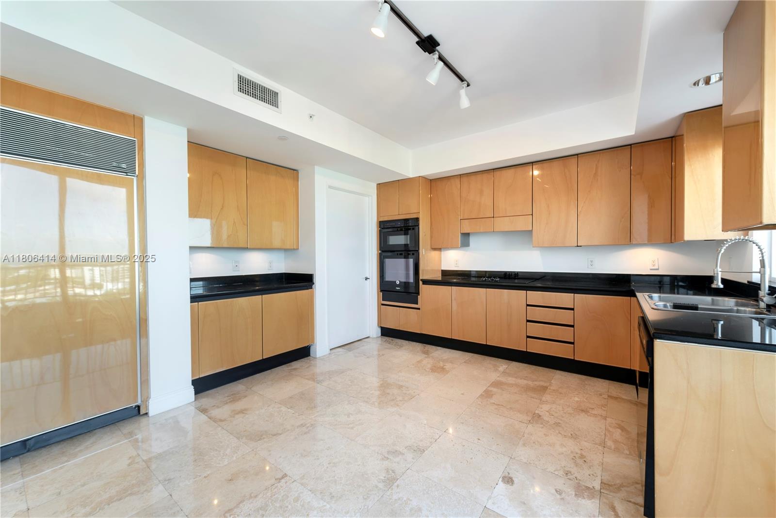 CLUB TOWER THREE CONDO - Residential Lease