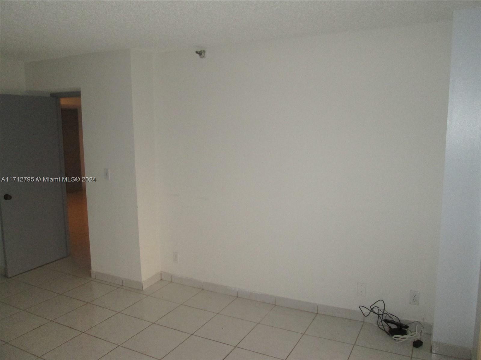 WINSTON TOWERS 700 CONDO - Residential