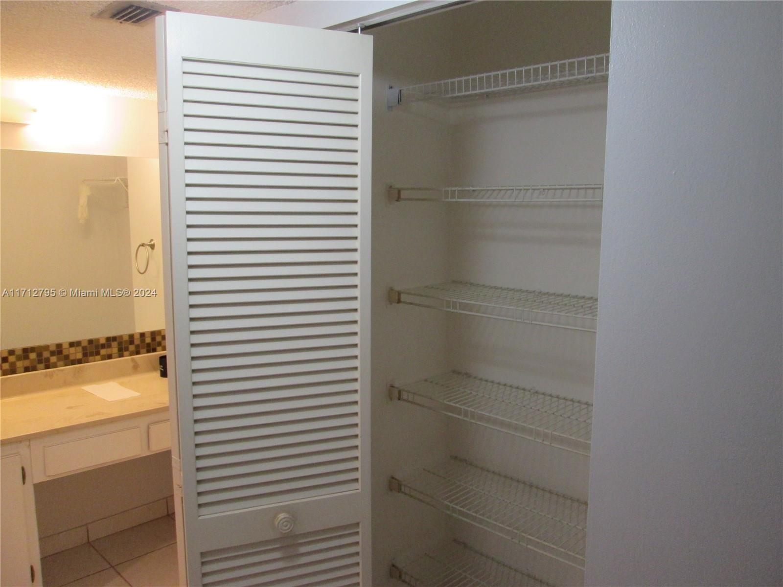 WINSTON TOWERS 700 CONDO - Residential