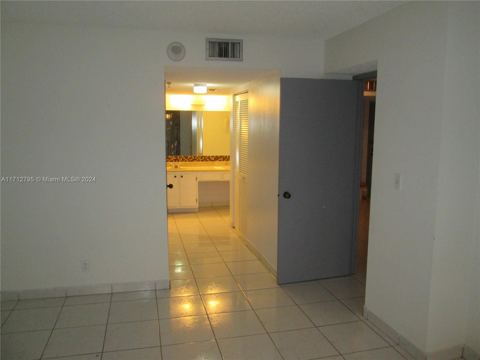 WINSTON TOWERS 700 CONDO - Residential