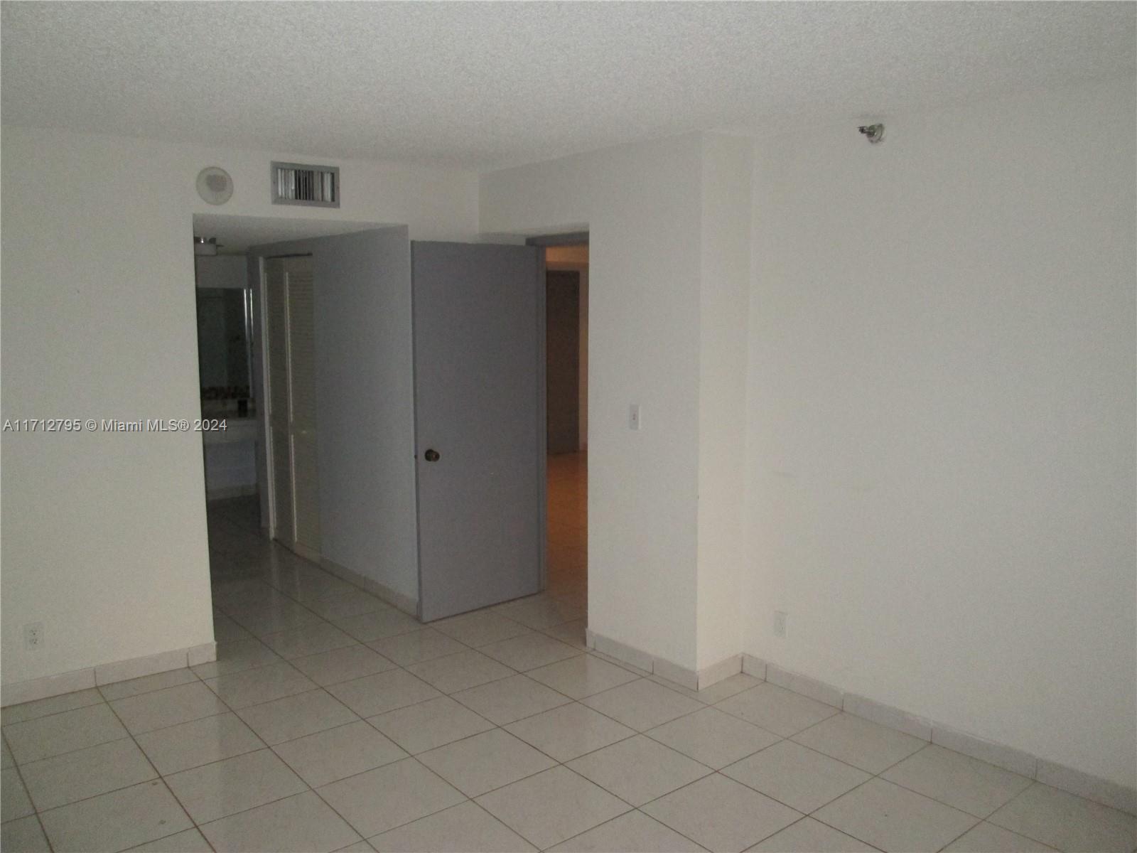 WINSTON TOWERS 700 CONDO - Residential