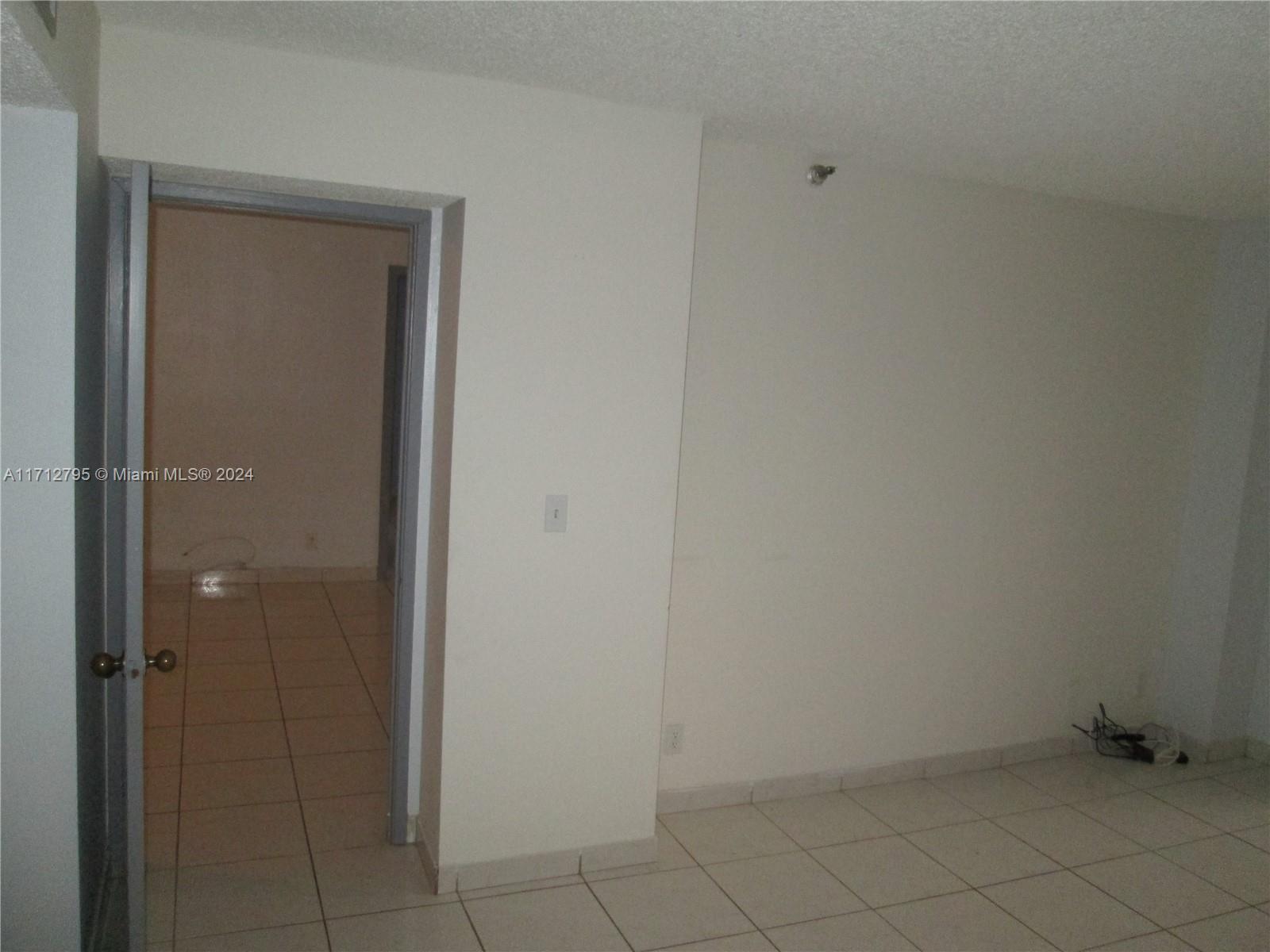 WINSTON TOWERS 700 CONDO - Residential