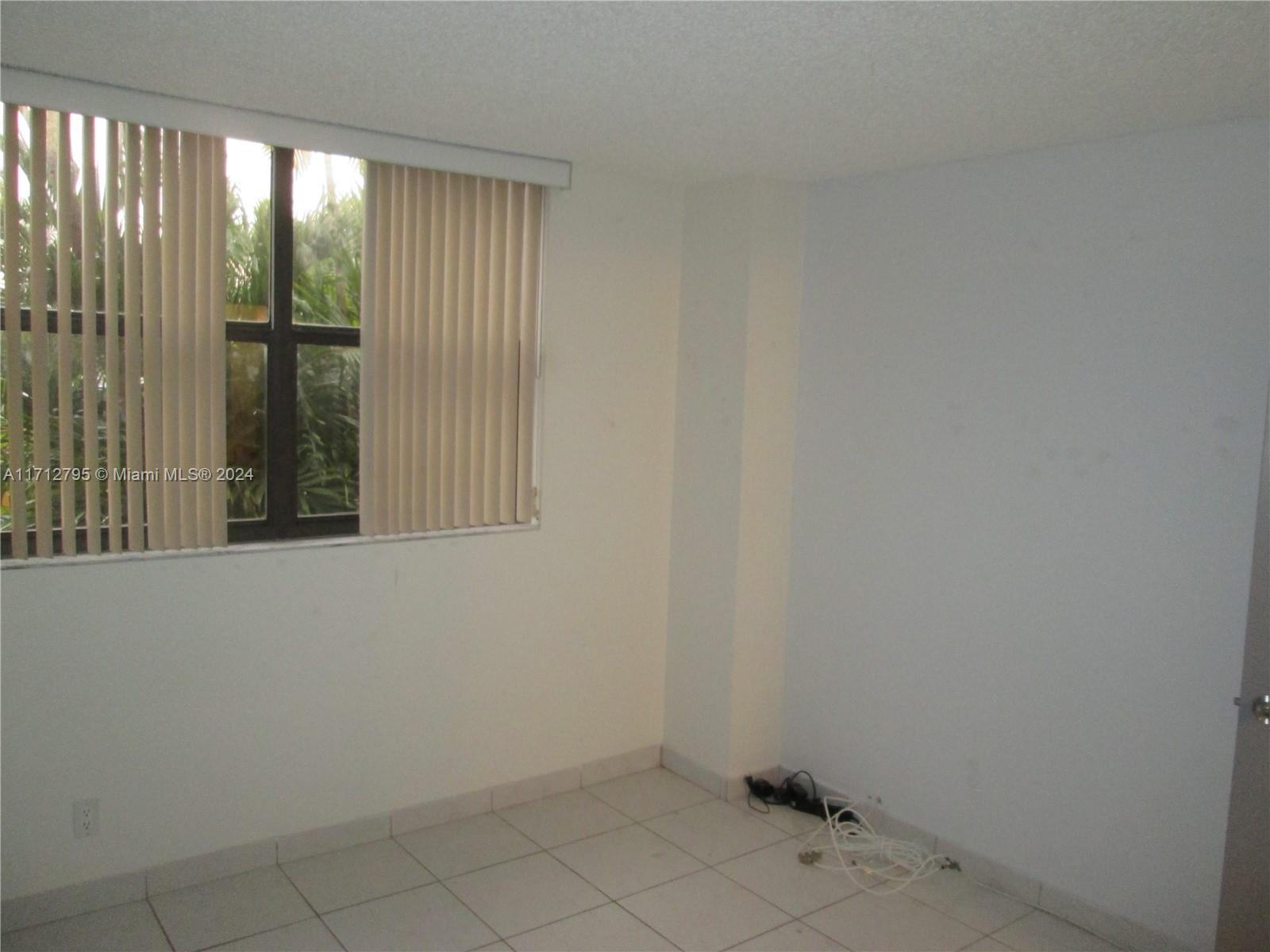 WINSTON TOWERS 700 CONDO - Residential