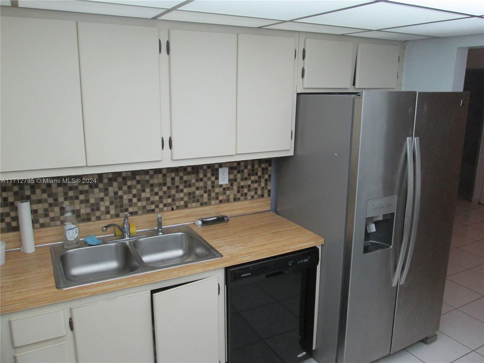 WINSTON TOWERS 700 CONDO - Residential