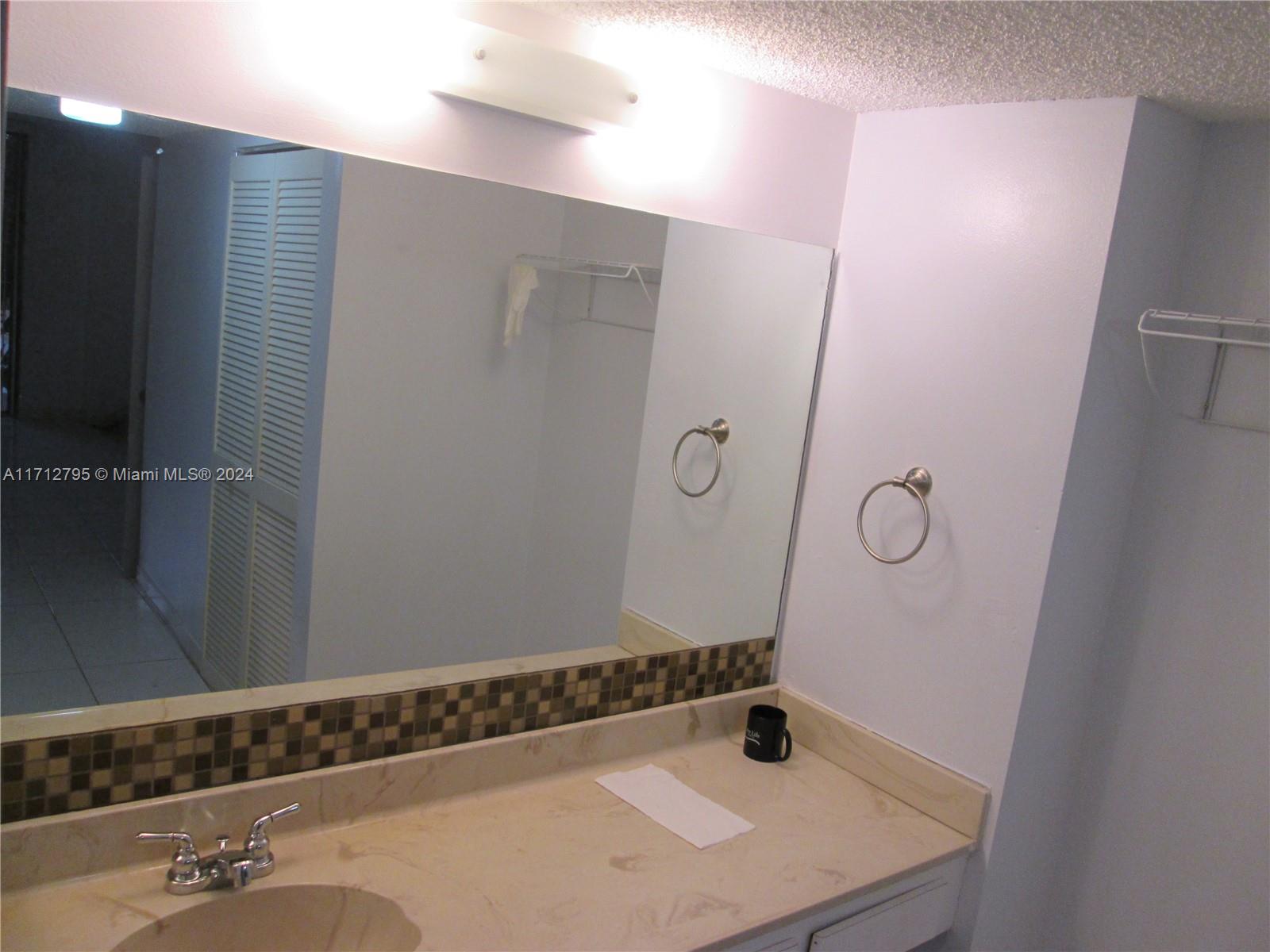 WINSTON TOWERS 700 CONDO - Residential