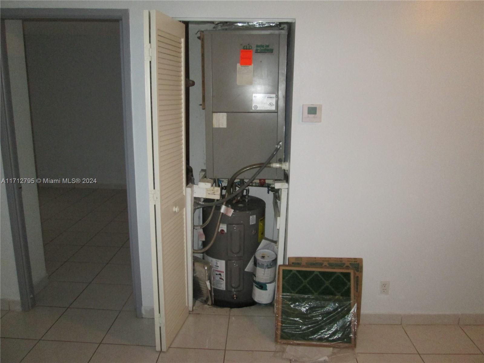 WINSTON TOWERS 700 CONDO - Residential