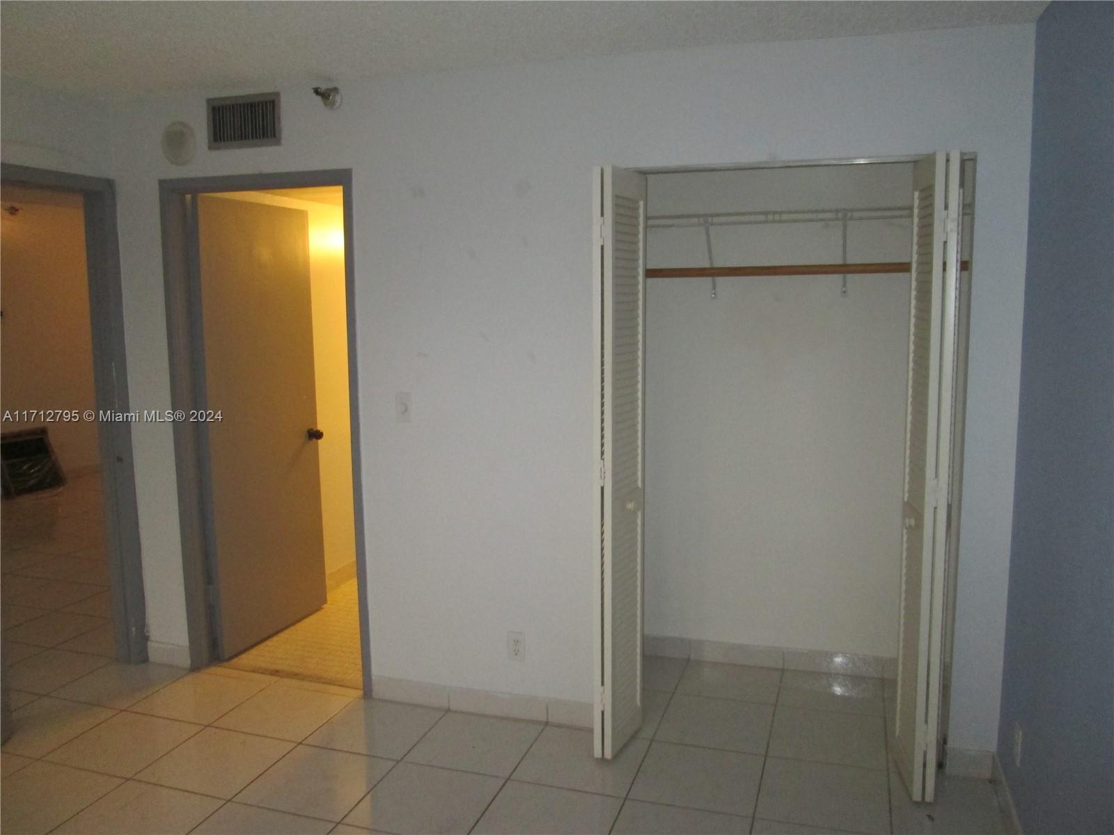 WINSTON TOWERS 700 CONDO - Residential