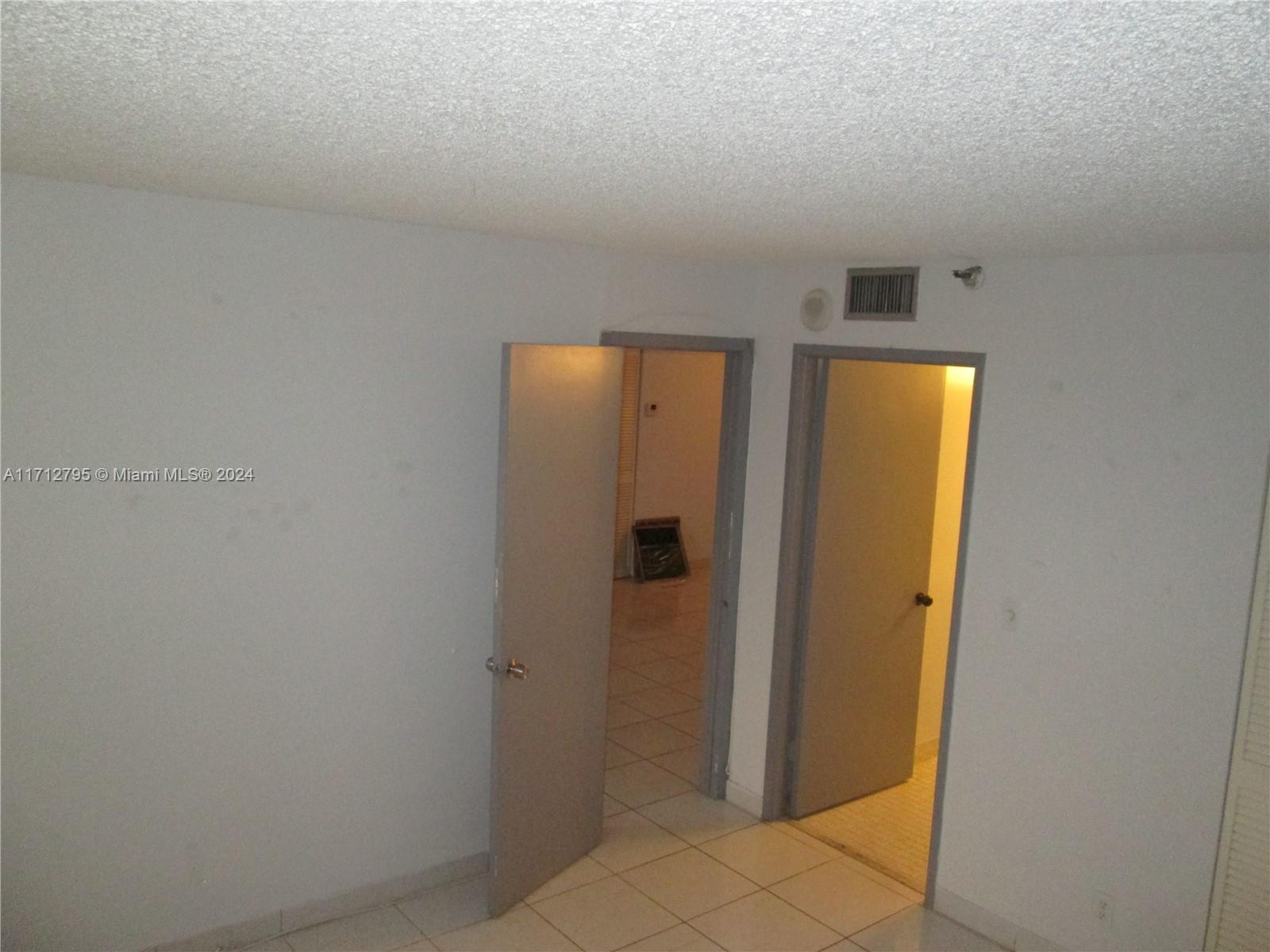 WINSTON TOWERS 700 CONDO - Residential
