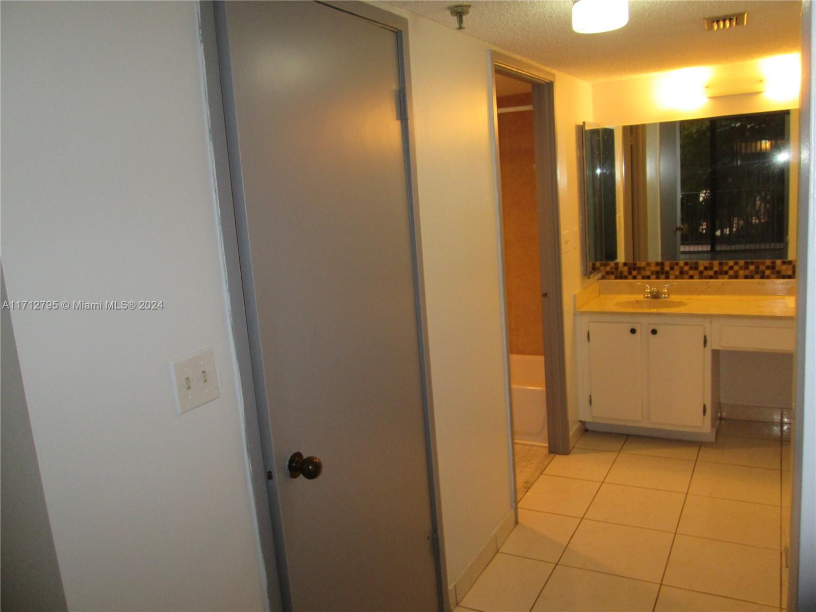WINSTON TOWERS 700 CONDO - Residential