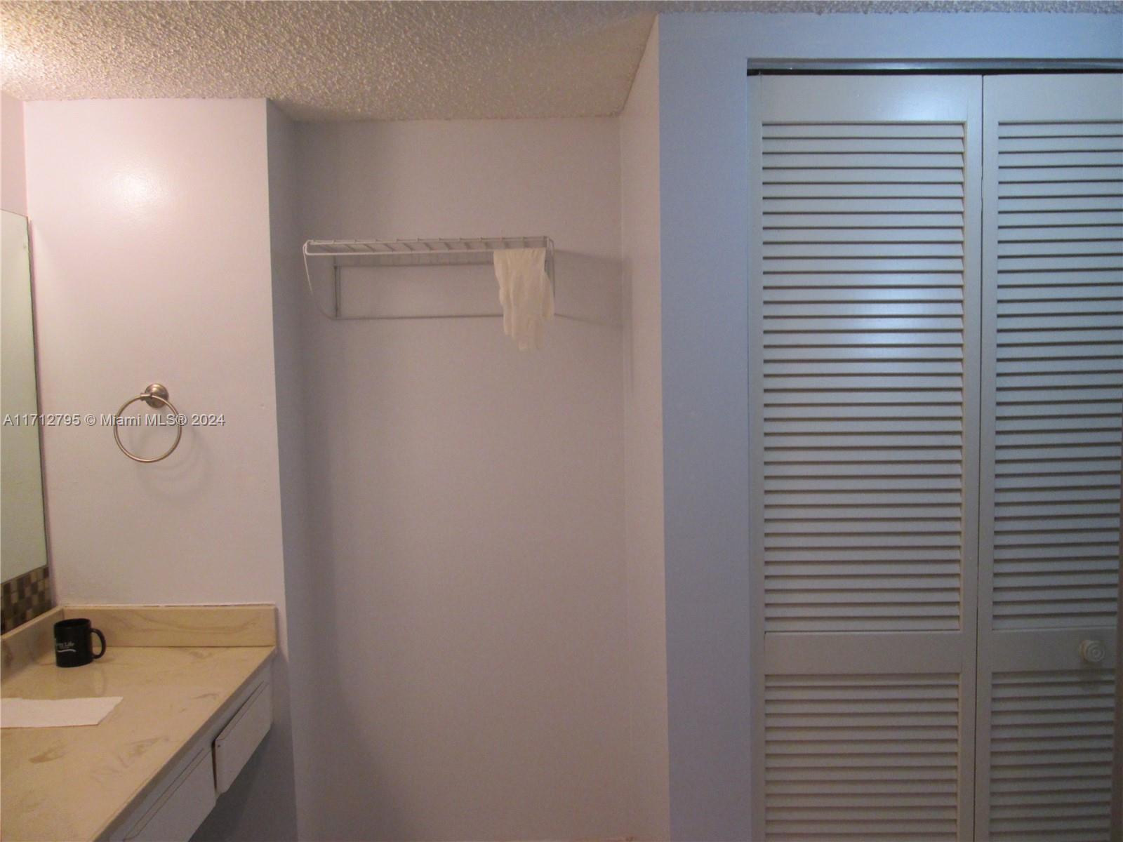 WINSTON TOWERS 700 CONDO - Residential