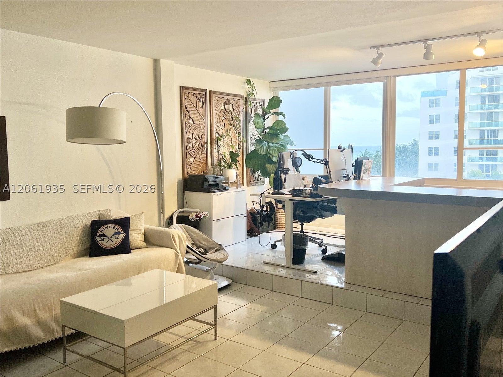 5005 Collins Ave 518