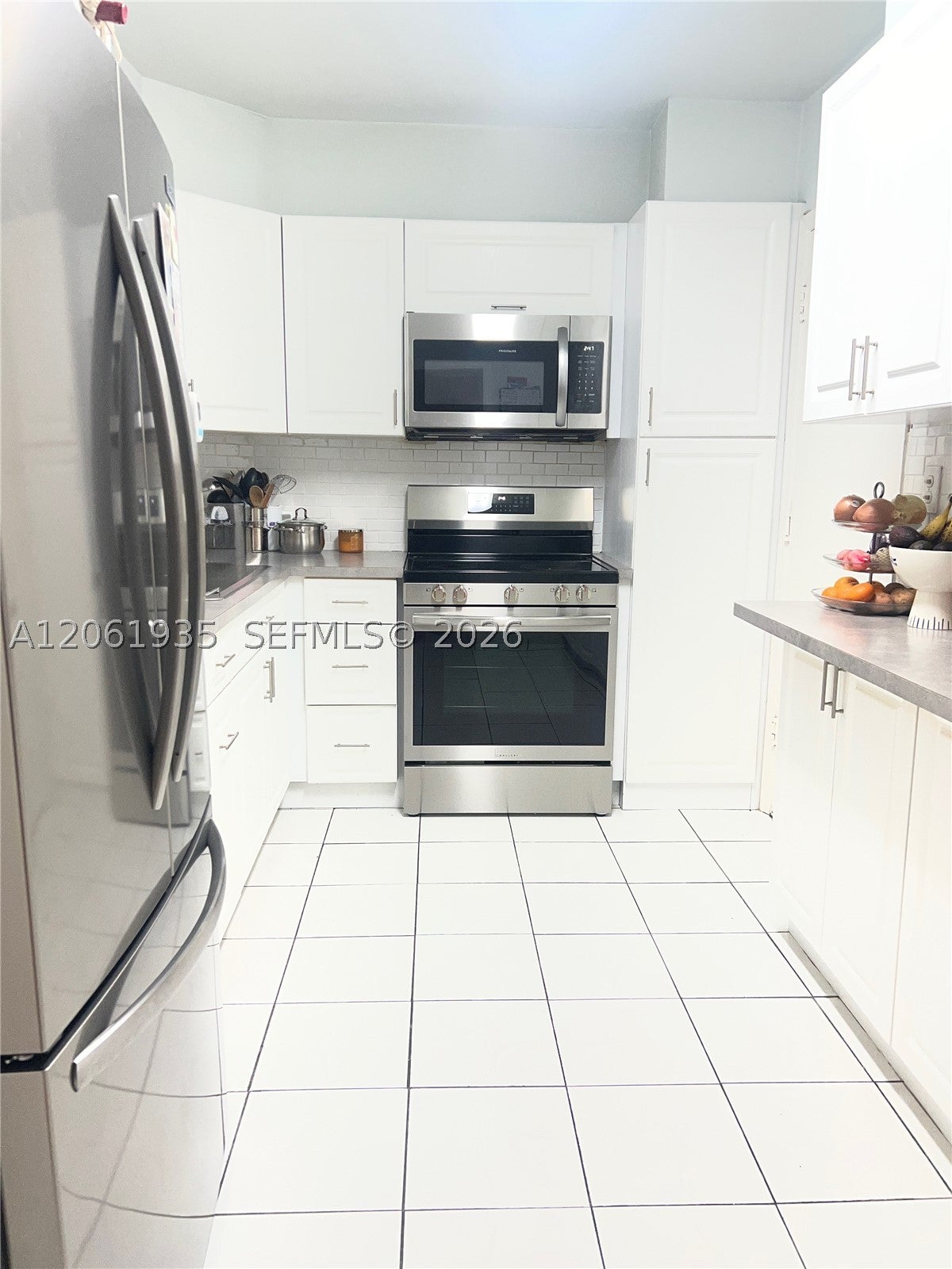 5005 Collins Ave 518