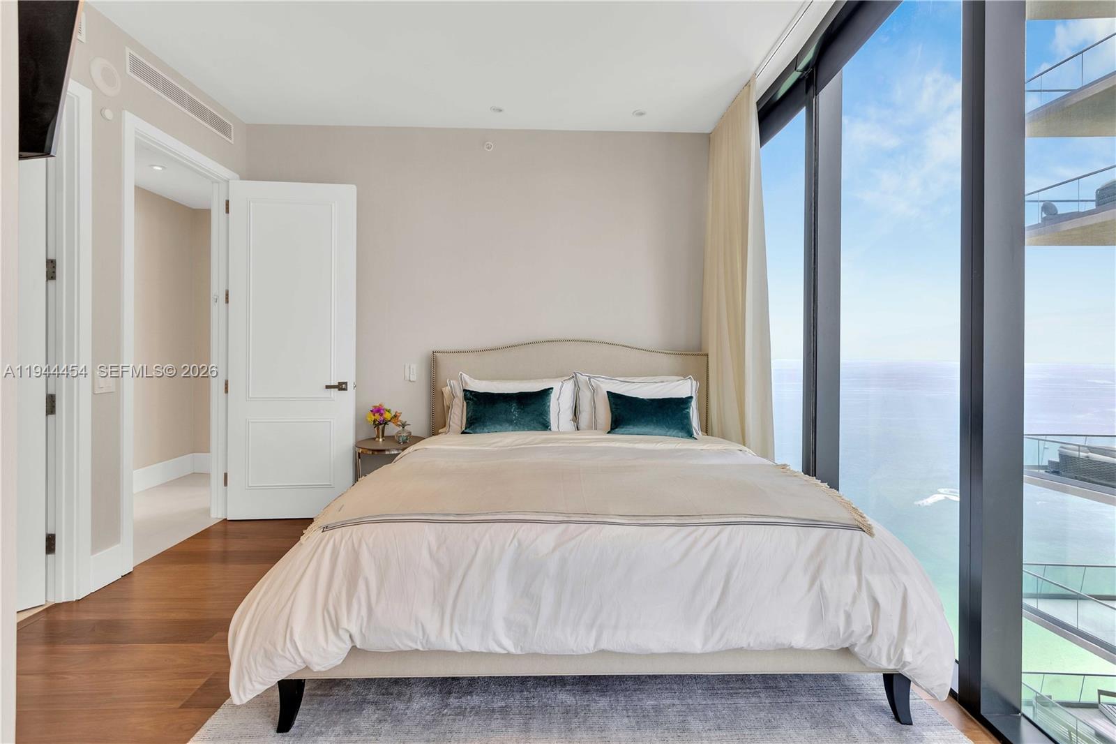 18555 COLLINS AVENUE COND - Residential