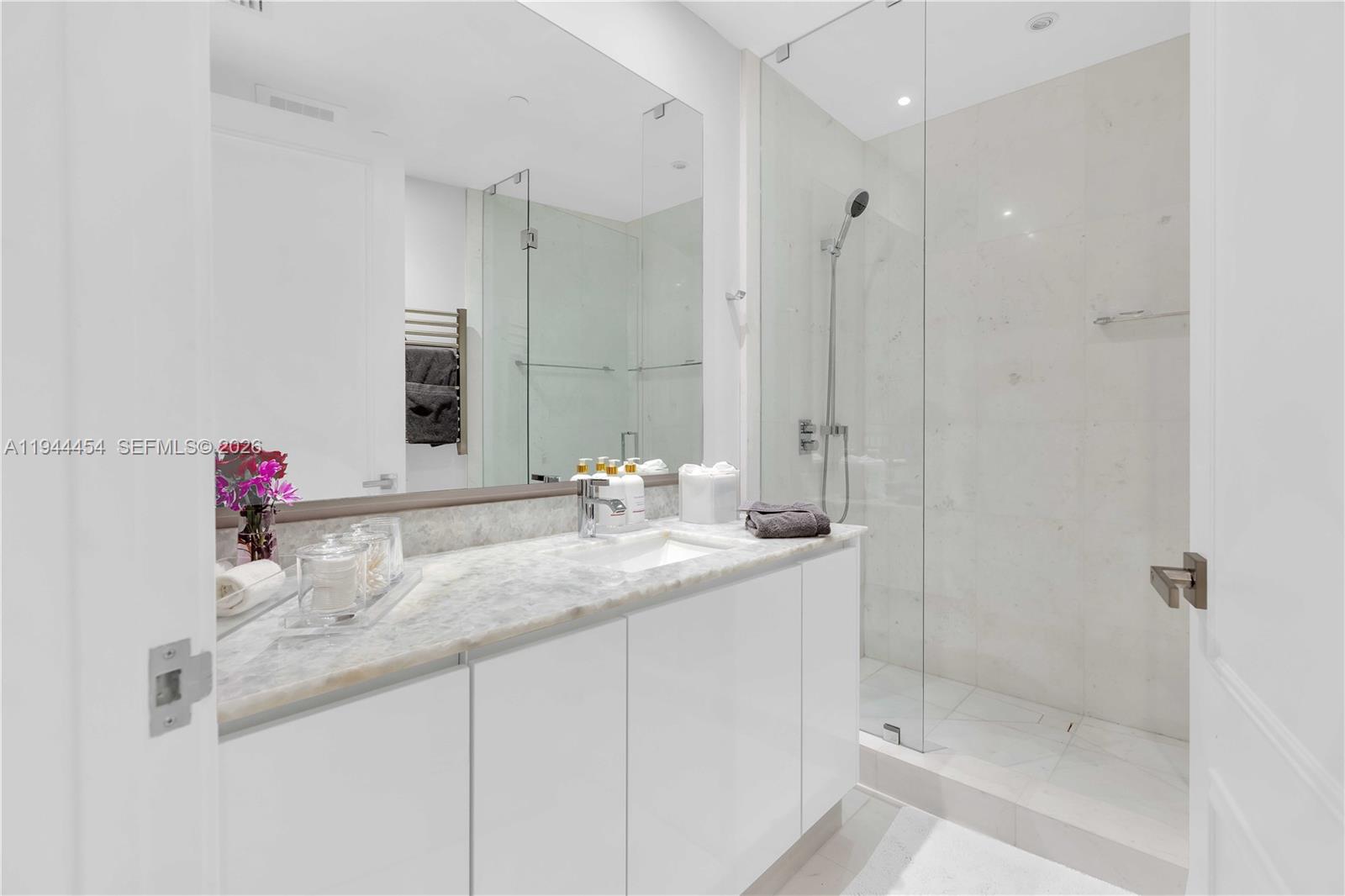 18555 COLLINS AVENUE COND - Residential