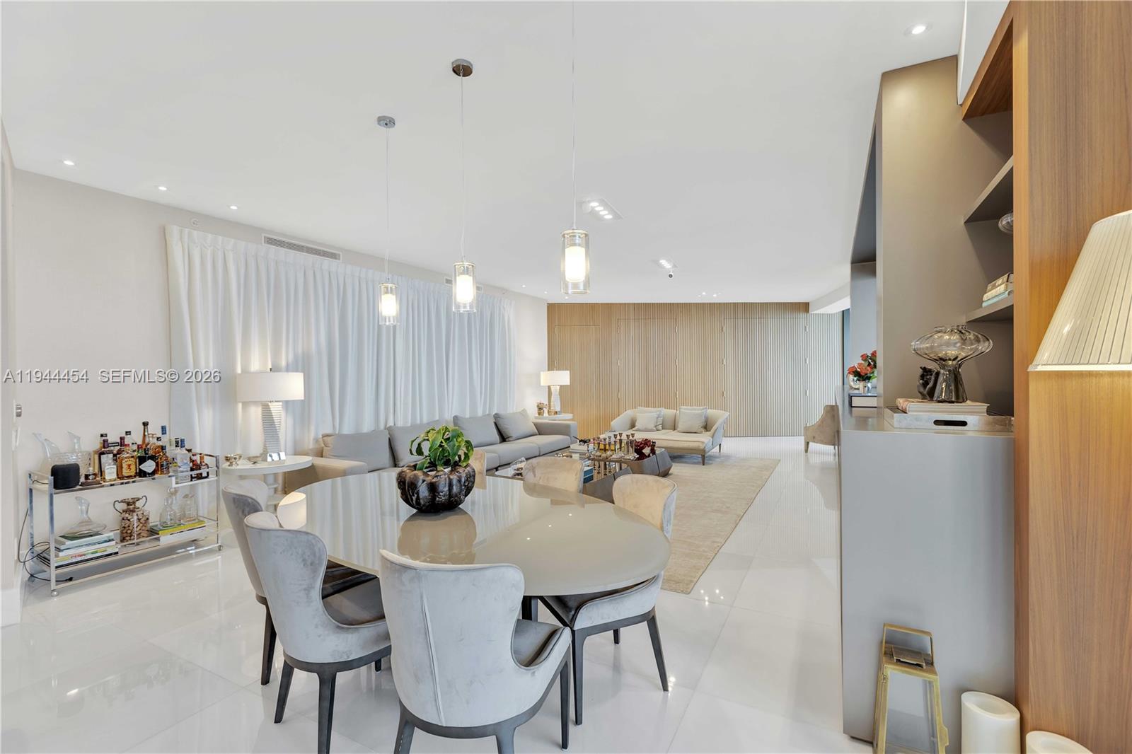 18555 COLLINS AVENUE COND - Residential