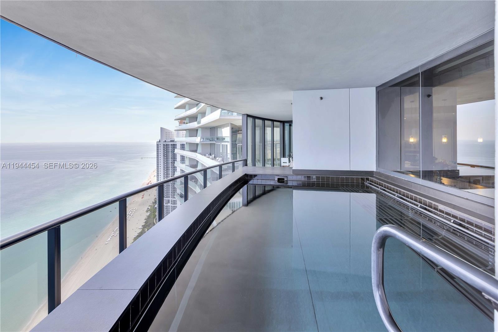 18555 COLLINS AVENUE COND - Residential