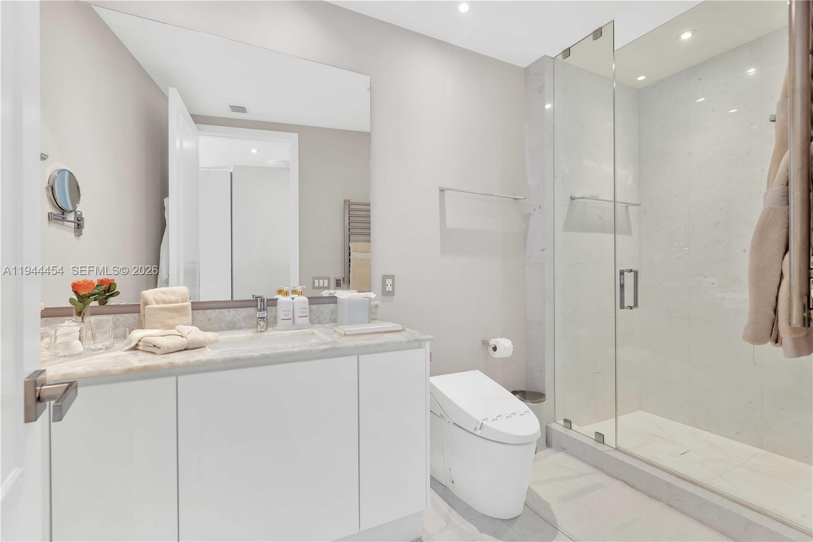 18555 COLLINS AVENUE COND - Residential